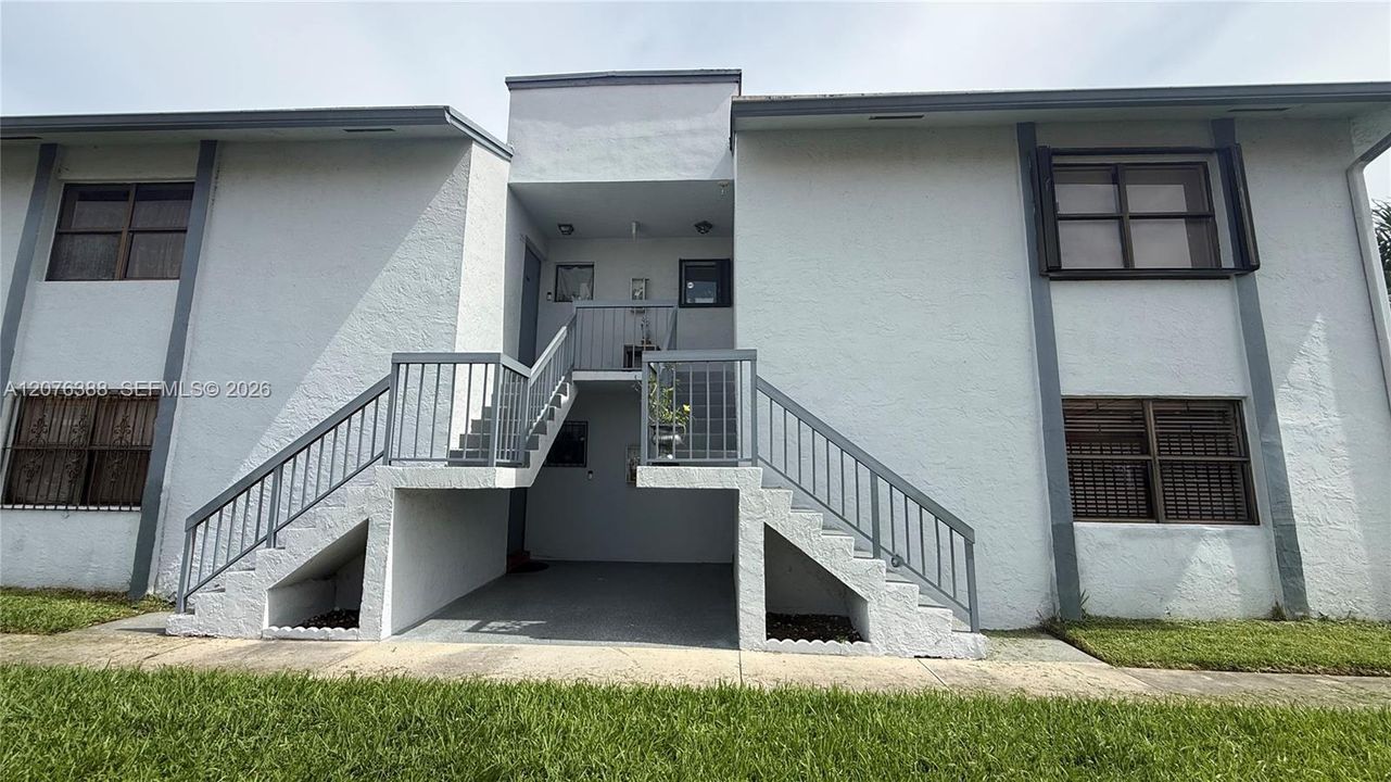 На продажу: $289,900 (2 спален, 2 ванн, 940 Квадратных фут)