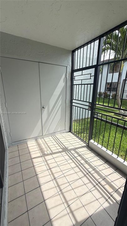 На продажу: $289,900 (2 спален, 2 ванн, 940 Квадратных фут)