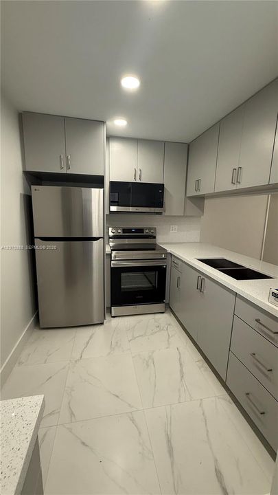 На продажу: $289,900 (2 спален, 2 ванн, 940 Квадратных фут)