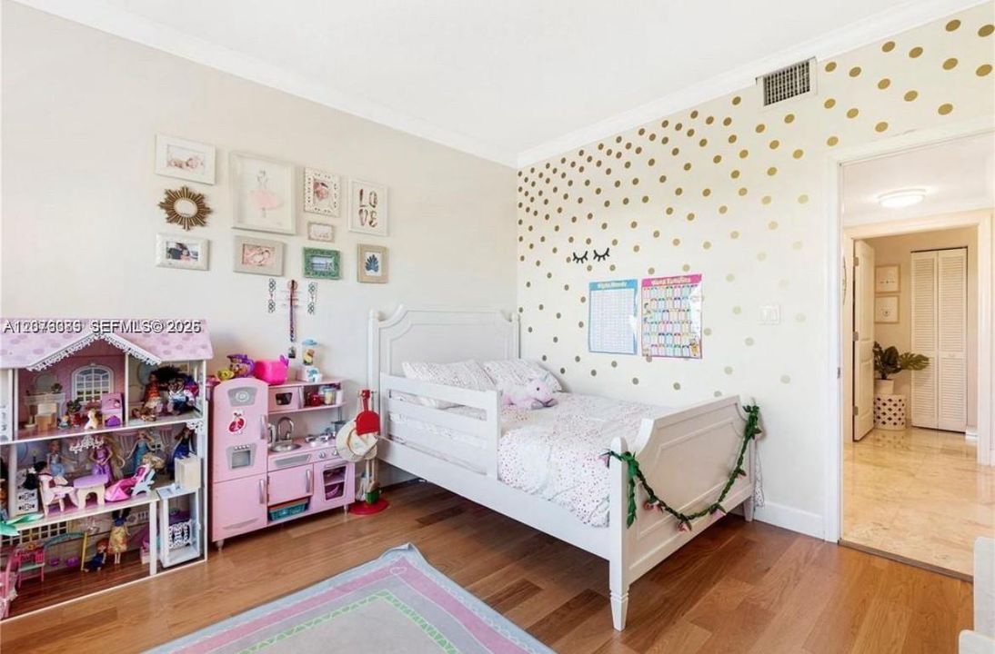 For Rent: $5,250 (3 beds, 2 baths, 1615 Square Feet)