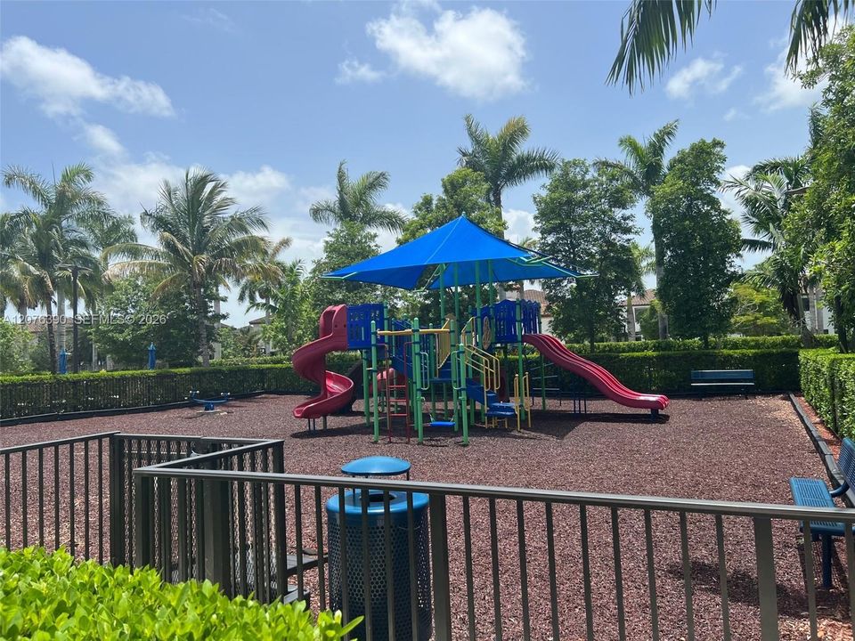Association play yard, close tounit