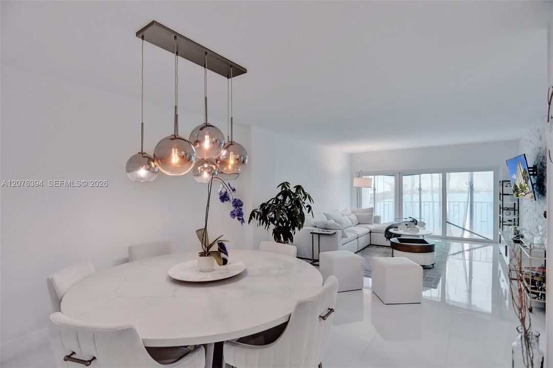 En Venta: $589,000 (2 camas, 2 baños, 1220 Pies cuadrados)