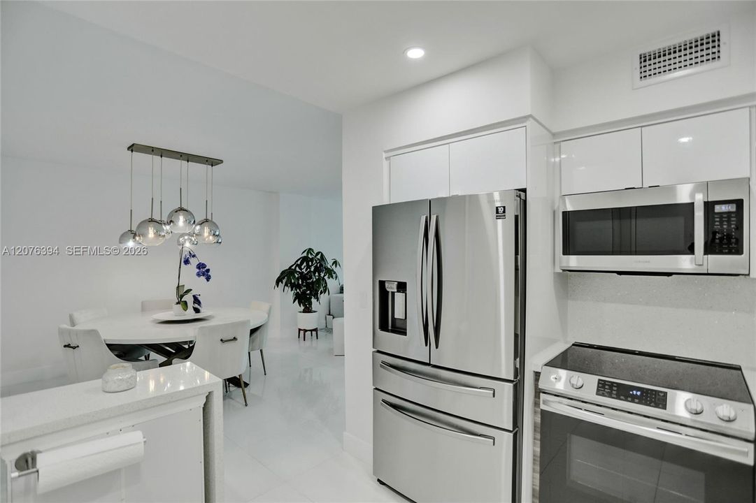En Venta: $589,000 (2 camas, 2 baños, 1220 Pies cuadrados)