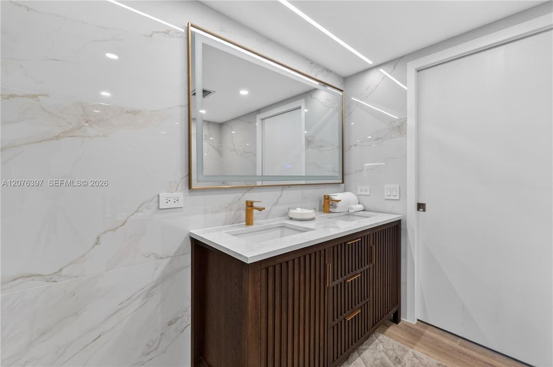 En Venta: $3,690,000 (2 camas, 2 baños, 1640 Pies cuadrados)