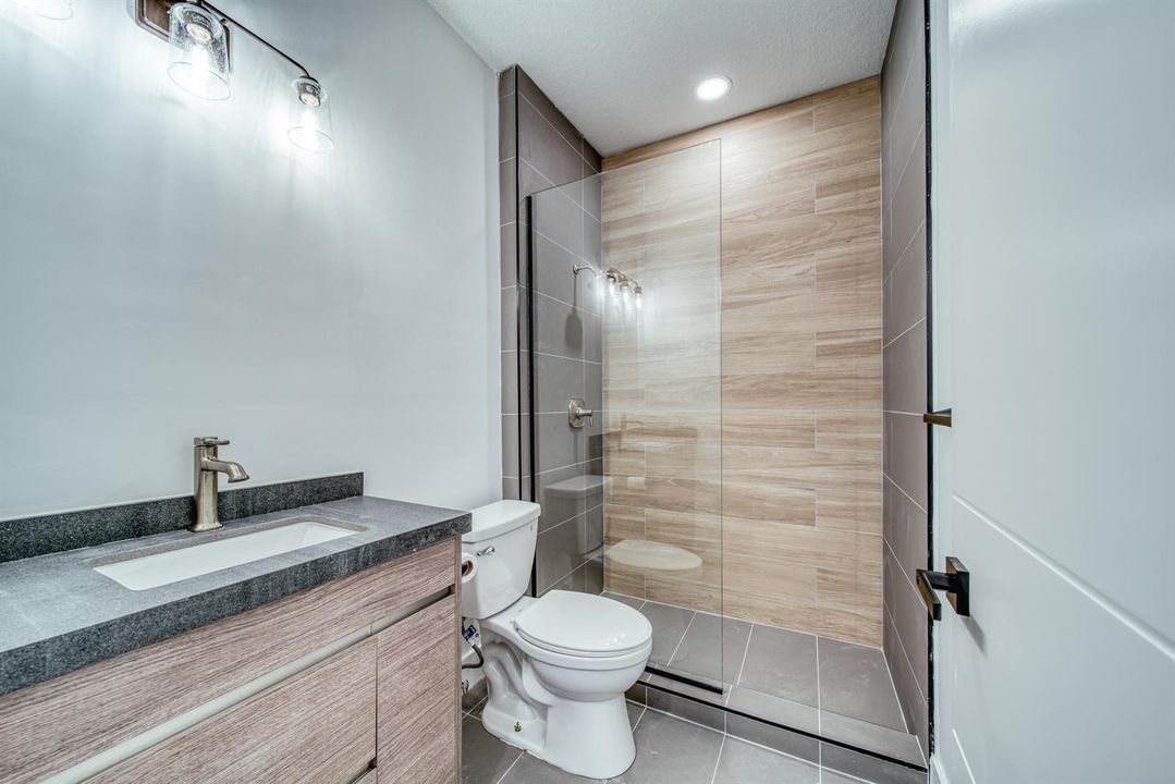 2nd bathroom