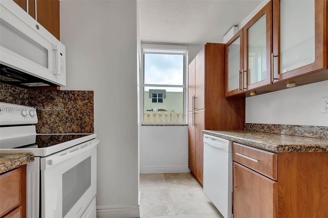 В аренду: $2,800 (2 спален, 2 ванн, 1285 Квадратных фут)