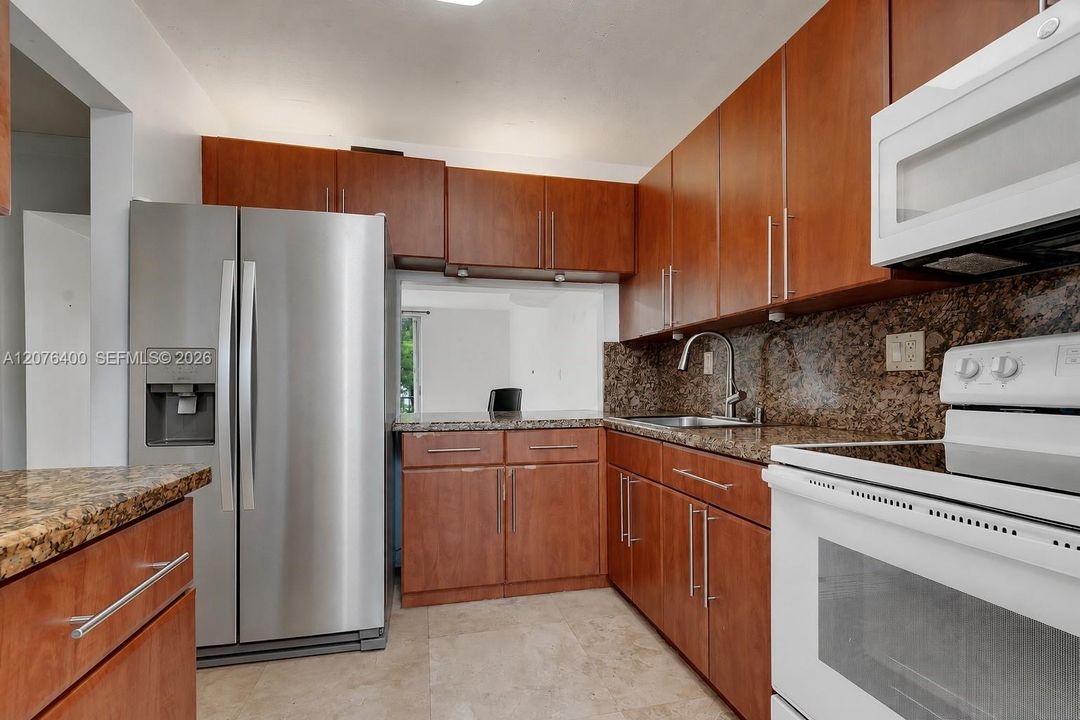 В аренду: $2,800 (2 спален, 2 ванн, 1285 Квадратных фут)