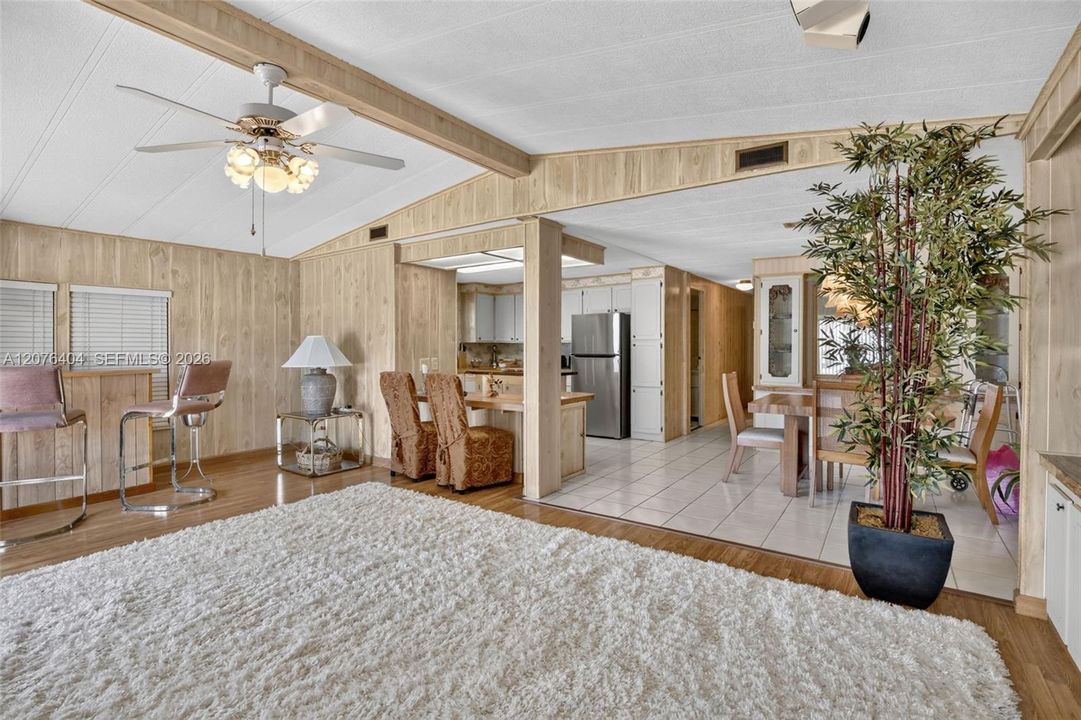 На продажу: $240,000 (2 спален, 2 ванн, 1320 Квадратных фут)