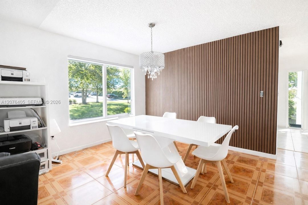 На продажу: $675,000 (4 спален, 2 ванн, 2084 Квадратных фут)