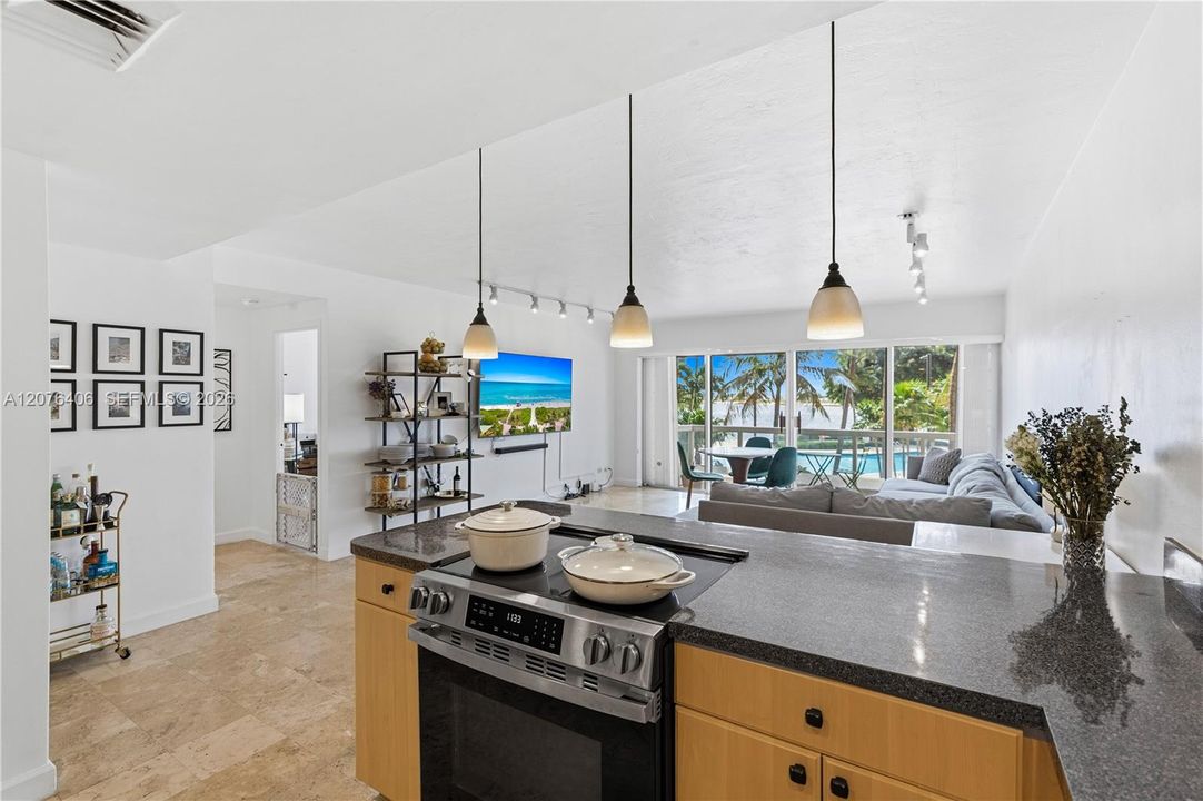 En Venta: $485,000 (1 camas, 1 baños, 832 Pies cuadrados)