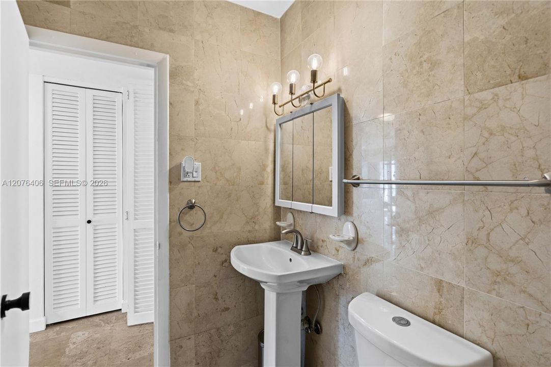 En Venta: $485,000 (1 camas, 1 baños, 832 Pies cuadrados)