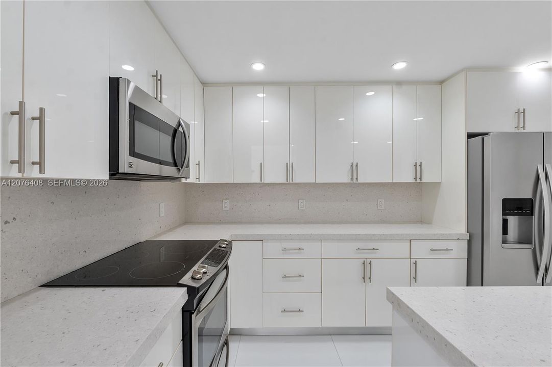 На продажу: $839,000 (2 спален, 2 ванн, 1570 Квадратных фут)