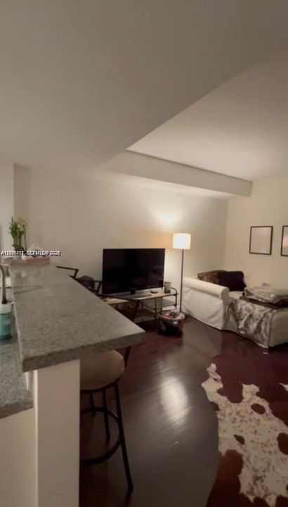 В аренду: $1,800 (0 спален, 1 ванн, 440 Квадратных фут)