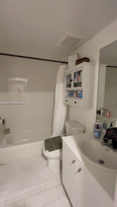 В аренду: $1,800 (0 спален, 1 ванн, 440 Квадратных фут)