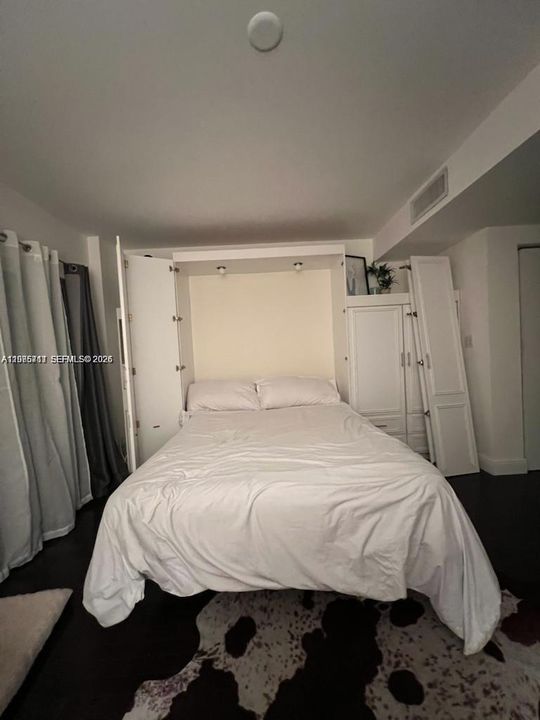 В аренду: $1,800 (0 спален, 1 ванн, 440 Квадратных фут)