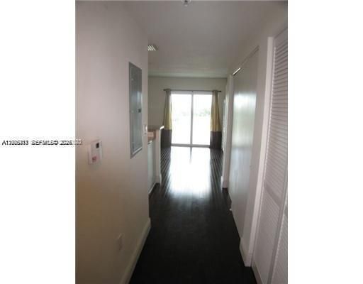В аренду: $1,800 (0 спален, 1 ванн, 440 Квадратных фут)