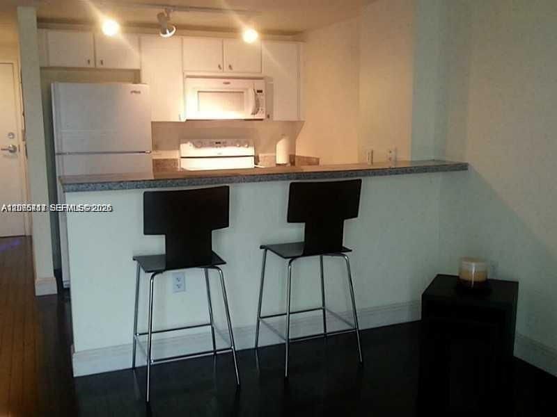 В аренду: $1,800 (0 спален, 1 ванн, 440 Квадратных фут)