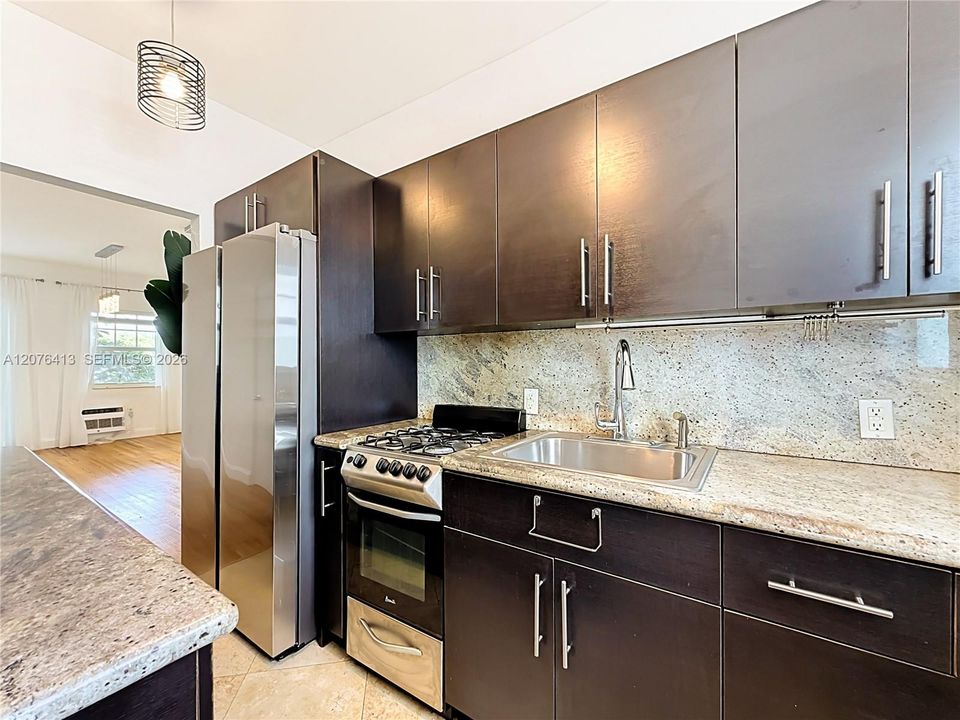 В аренду: $2,250 (1 спален, 1 ванн, 580 Квадратных фут)