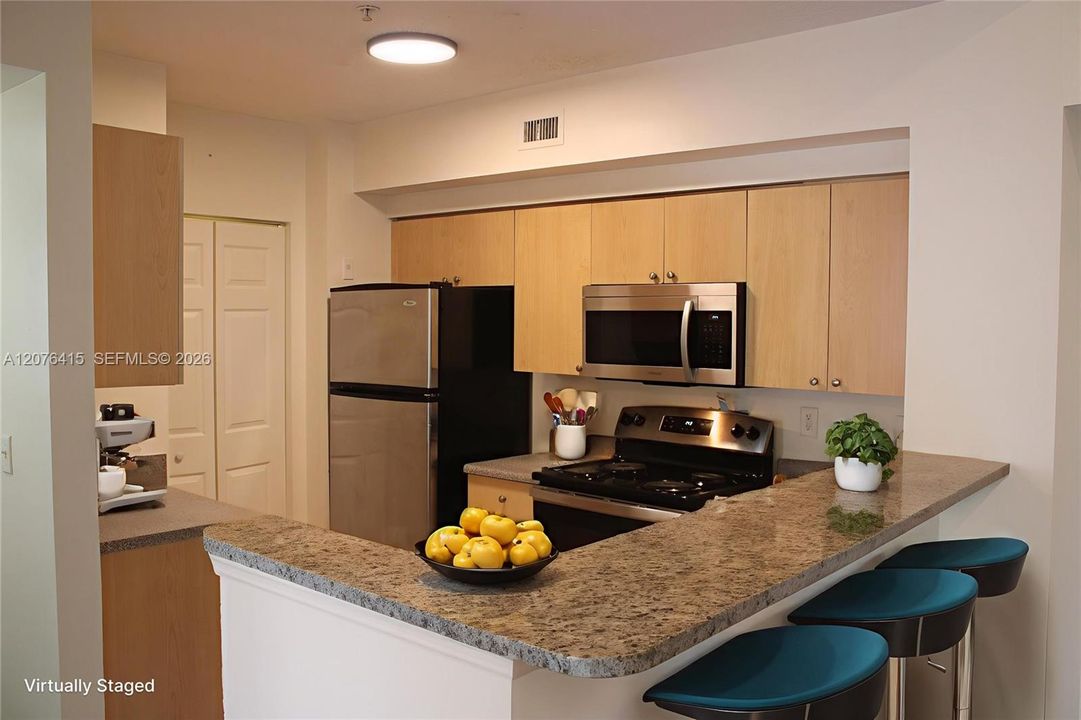 For Rent: $2,500 (3 beds, 2 baths, 1140 Square Feet)