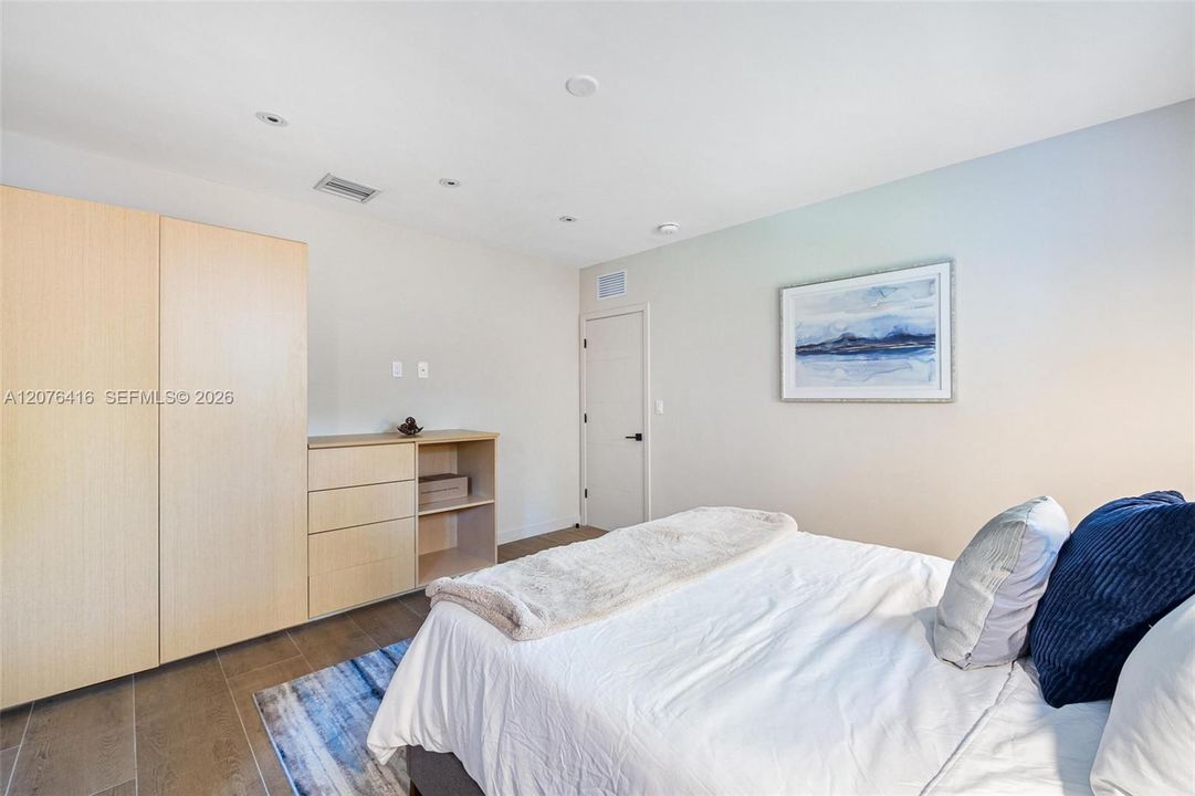 В аренду: $12,500 (3 спален, 3 ванн, 2400 Квадратных фут)