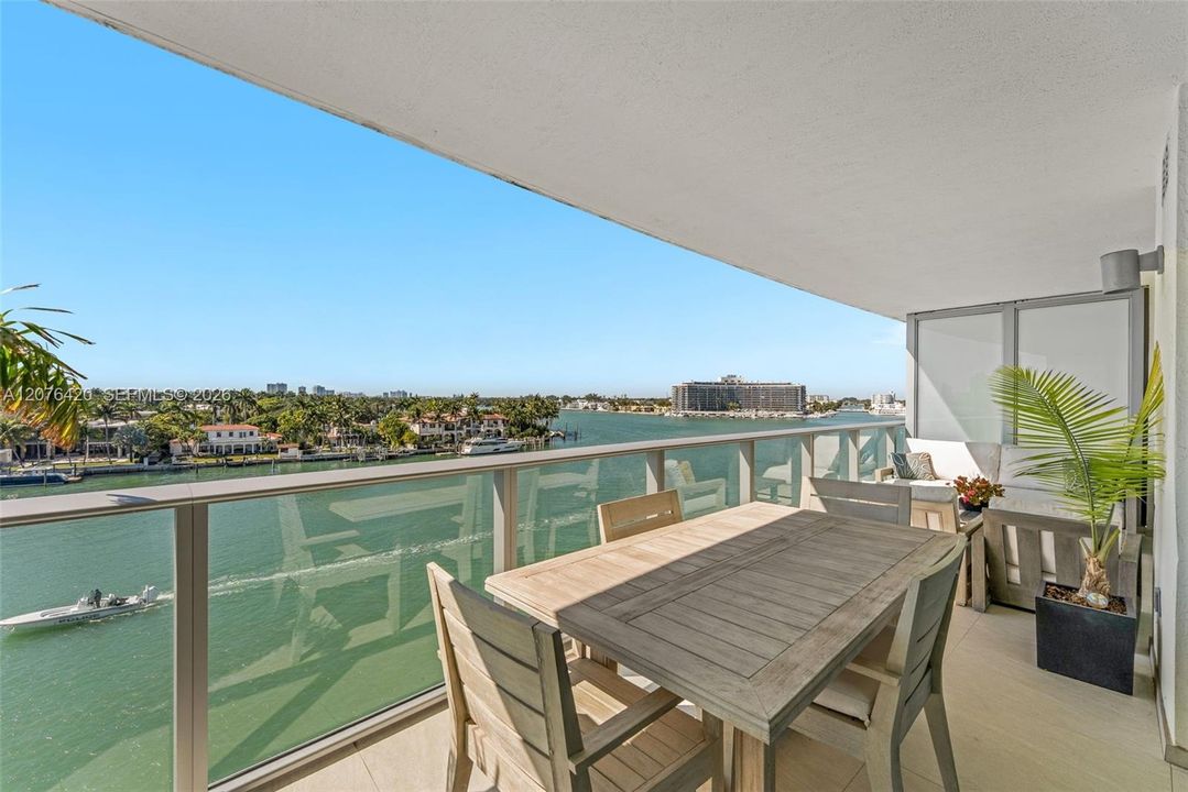 For Sale: $1,169,000 (2 beds, 2 baths, 1143 Square Feet)