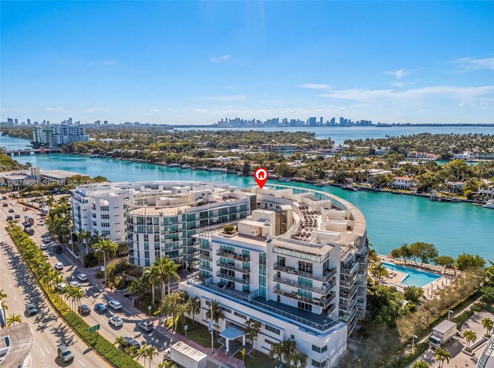 For Sale: $1,169,000 (2 beds, 2 baths, 1143 Square Feet)