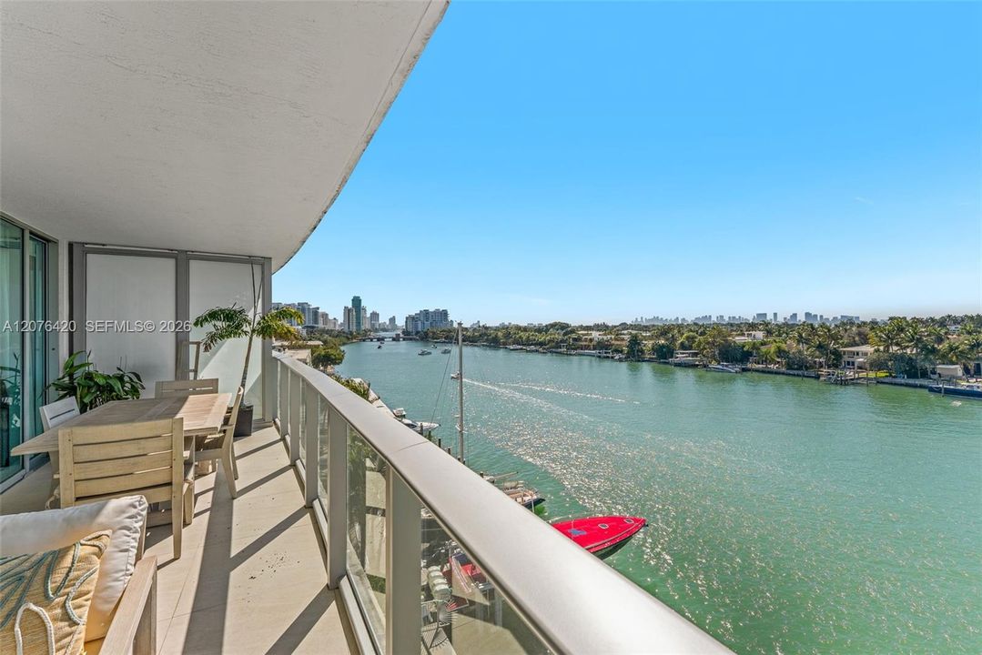 For Sale: $1,169,000 (2 beds, 2 baths, 1143 Square Feet)