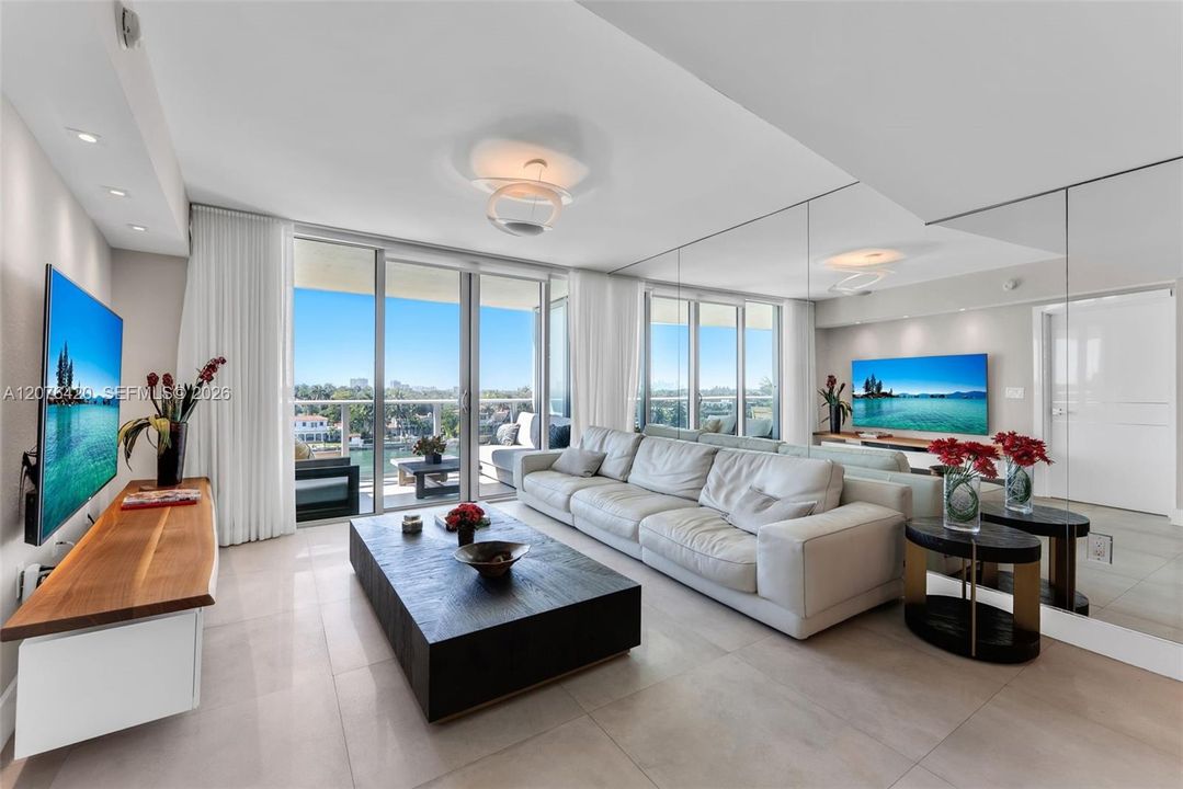For Sale: $1,169,000 (2 beds, 2 baths, 1143 Square Feet)