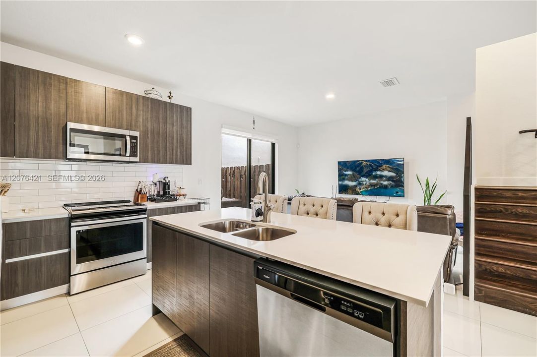 En Venta: $640,000 (3 camas, 2 baños, 1672 Pies cuadrados)