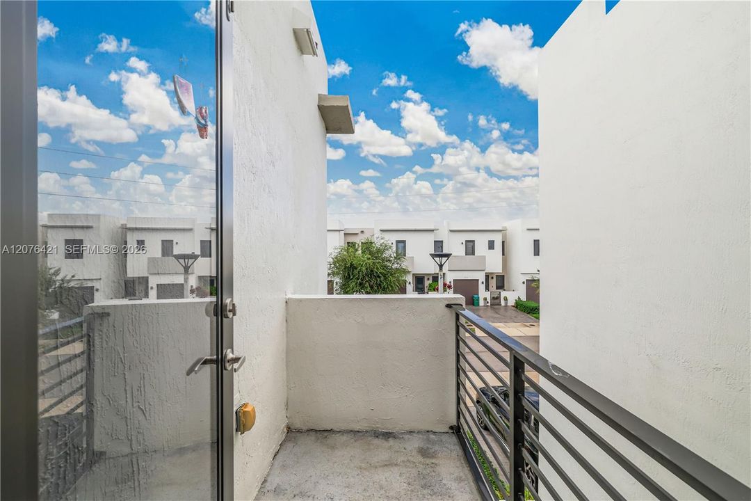 En Venta: $640,000 (3 camas, 2 baños, 1672 Pies cuadrados)