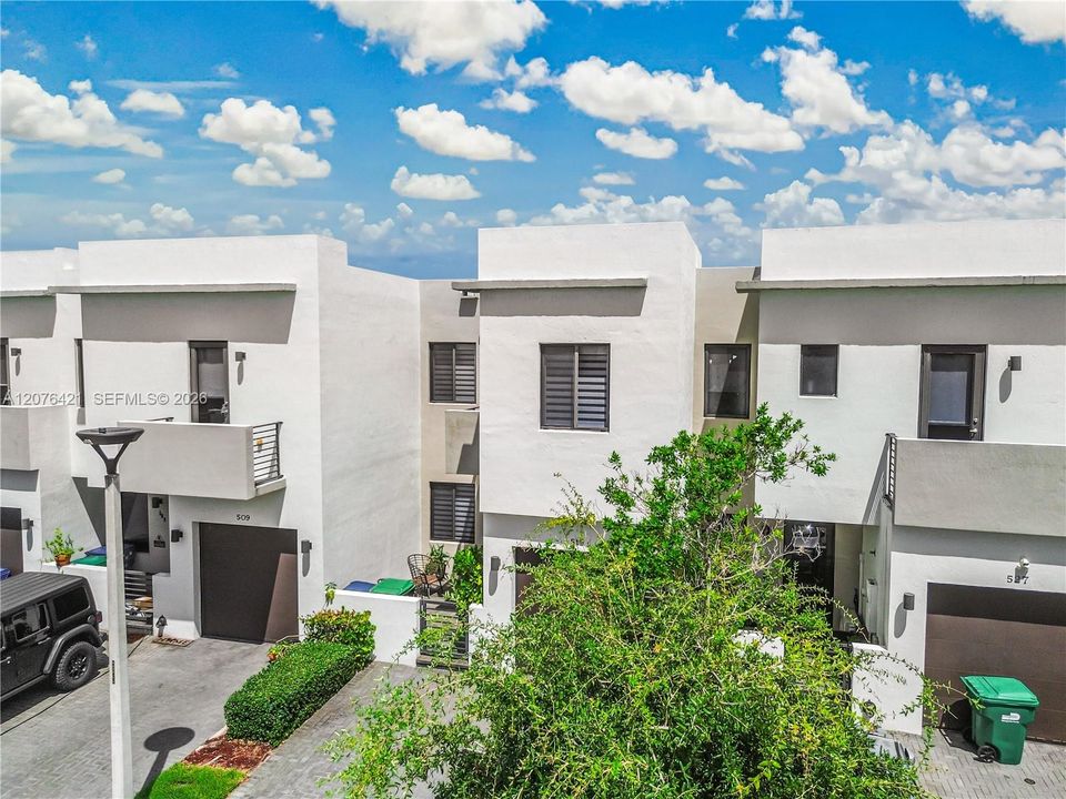 En Venta: $640,000 (3 camas, 2 baños, 1672 Pies cuadrados)