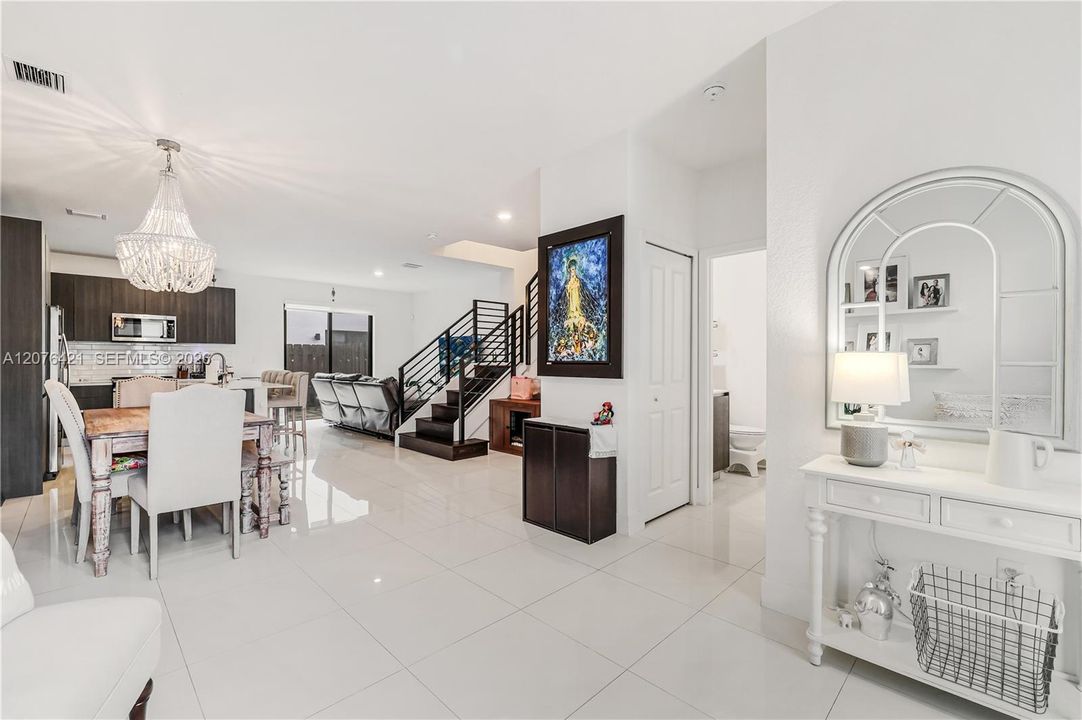 En Venta: $640,000 (3 camas, 2 baños, 1672 Pies cuadrados)