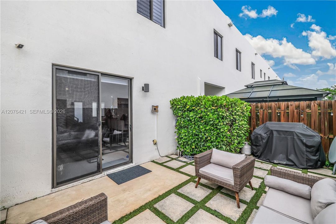 En Venta: $640,000 (3 camas, 2 baños, 1672 Pies cuadrados)