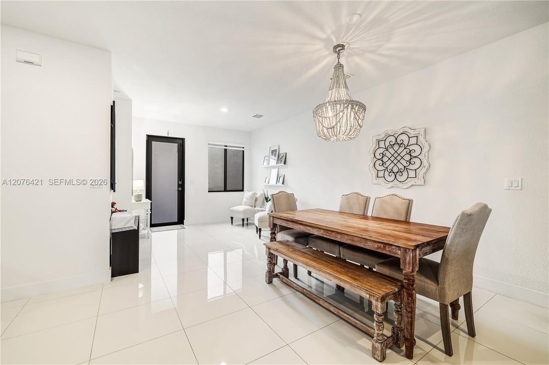 En Venta: $640,000 (3 camas, 2 baños, 1672 Pies cuadrados)