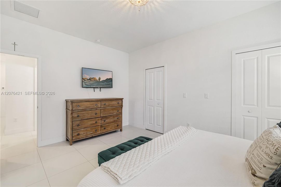 En Venta: $640,000 (3 camas, 2 baños, 1672 Pies cuadrados)
