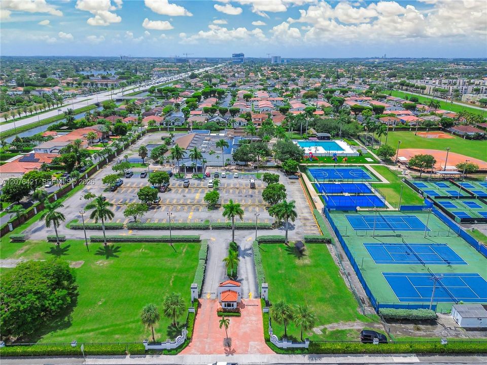 En Venta: $640,000 (3 camas, 2 baños, 1672 Pies cuadrados)