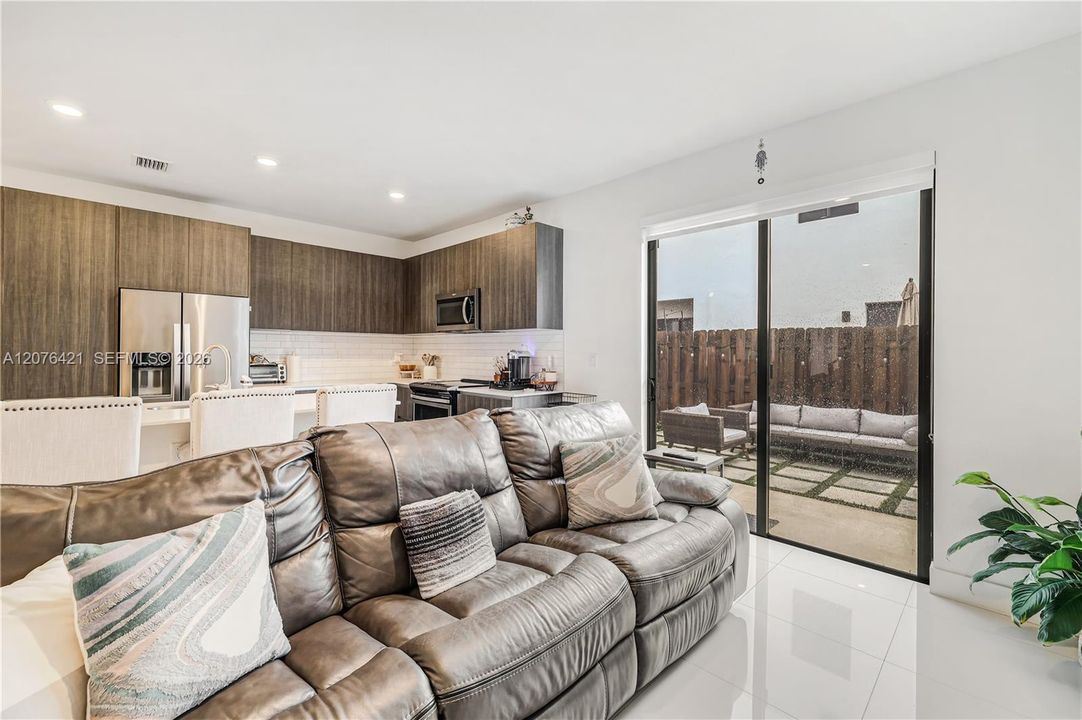 En Venta: $640,000 (3 camas, 2 baños, 1672 Pies cuadrados)