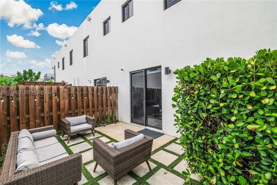 En Venta: $640,000 (3 camas, 2 baños, 1672 Pies cuadrados)