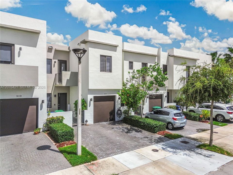 En Venta: $640,000 (3 camas, 2 baños, 1672 Pies cuadrados)