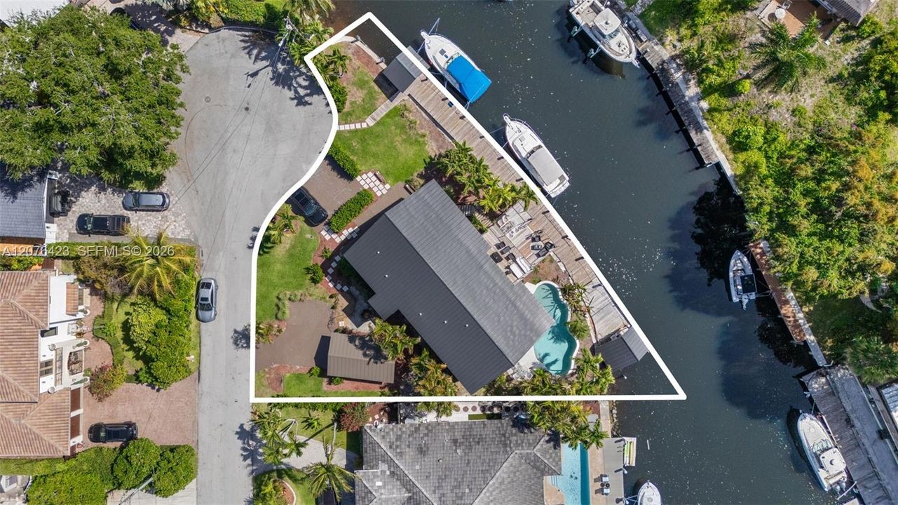 For Sale: $1,850,000 (5 beds, 4 baths, 2836 Square Feet)