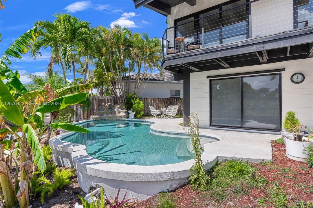 For Sale: $1,850,000 (5 beds, 4 baths, 2836 Square Feet)