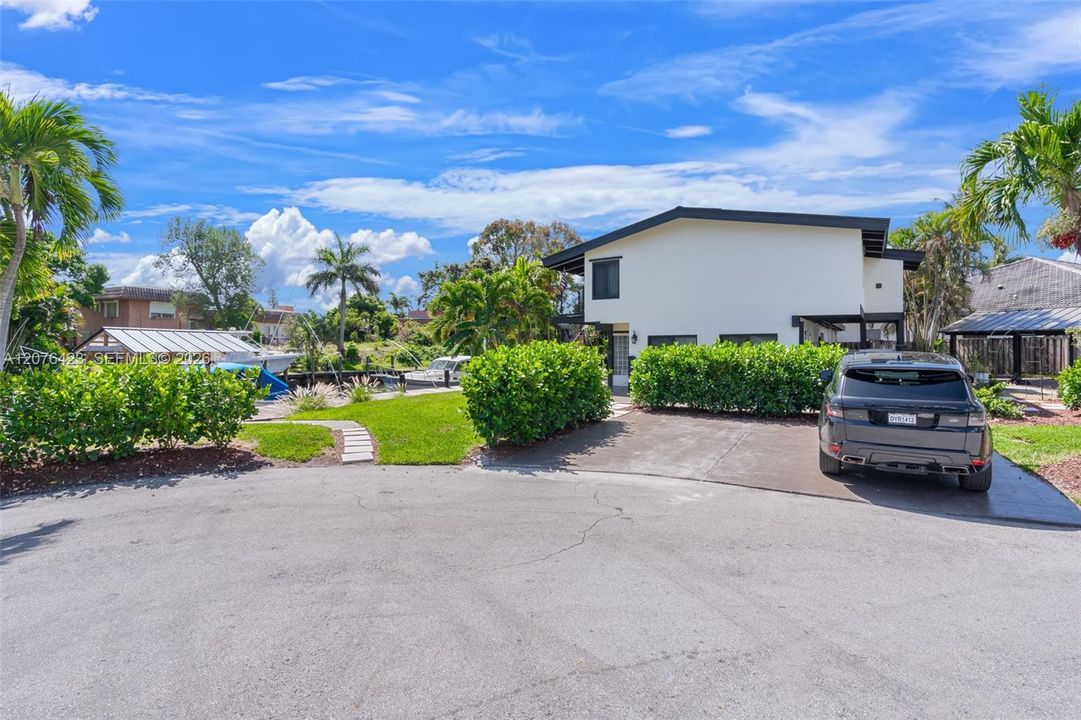 For Sale: $1,850,000 (5 beds, 4 baths, 2836 Square Feet)