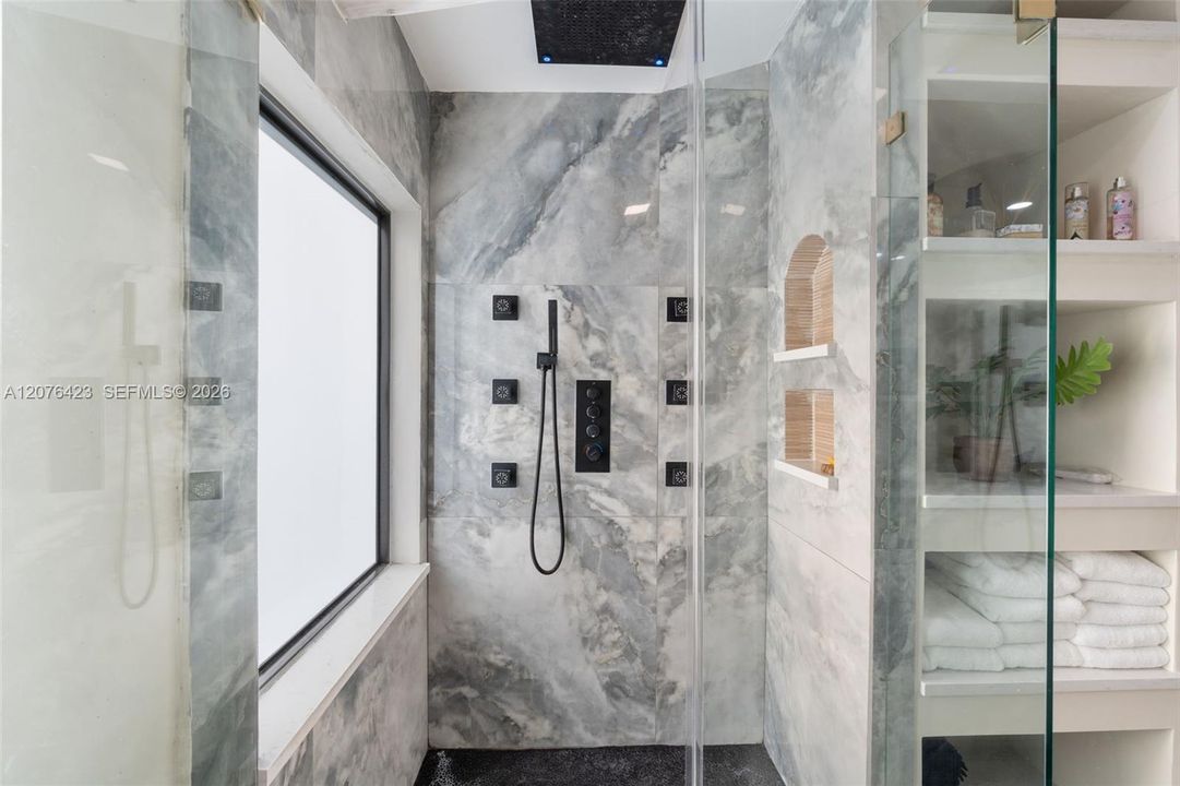 For Sale: $1,850,000 (5 beds, 4 baths, 2836 Square Feet)