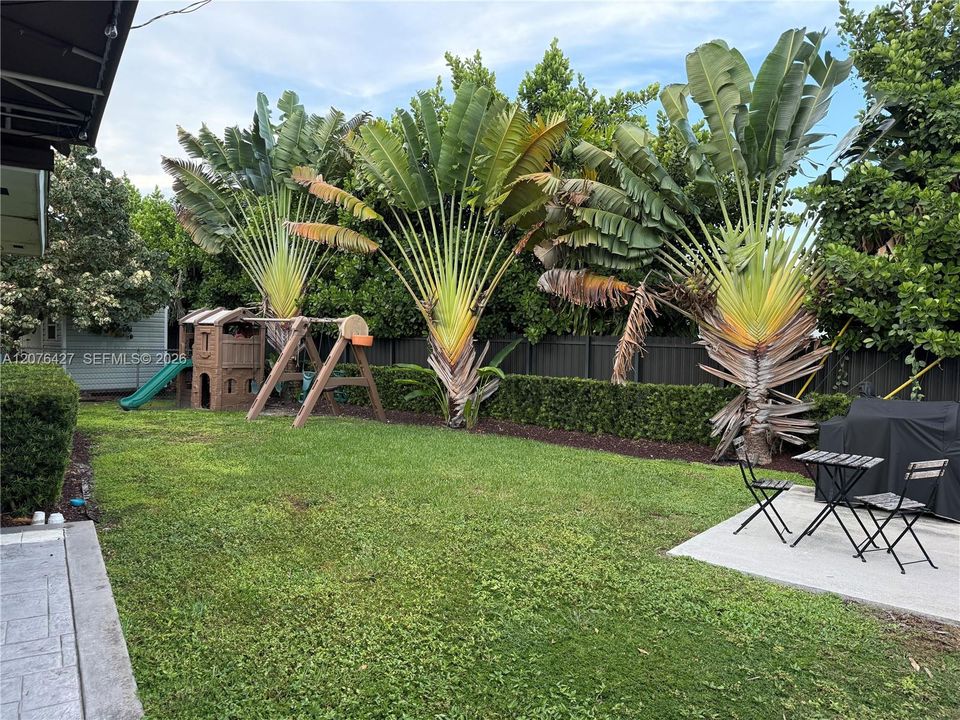 Activo con contrato: $3,950 (3 camas, 2 baños, 1636 Pies cuadrados)