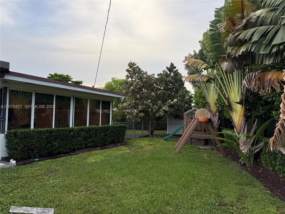 Activo con contrato: $3,950 (3 camas, 2 baños, 1636 Pies cuadrados)