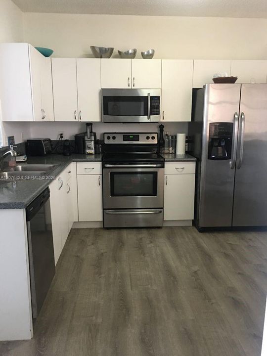 For Rent: $2,750 (2 beds, 2 baths, 1131 Square Feet)