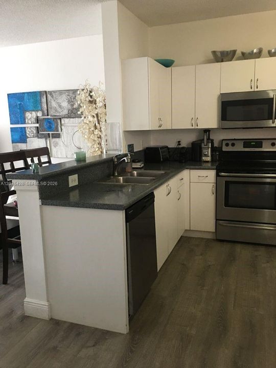 For Rent: $2,750 (2 beds, 2 baths, 1131 Square Feet)