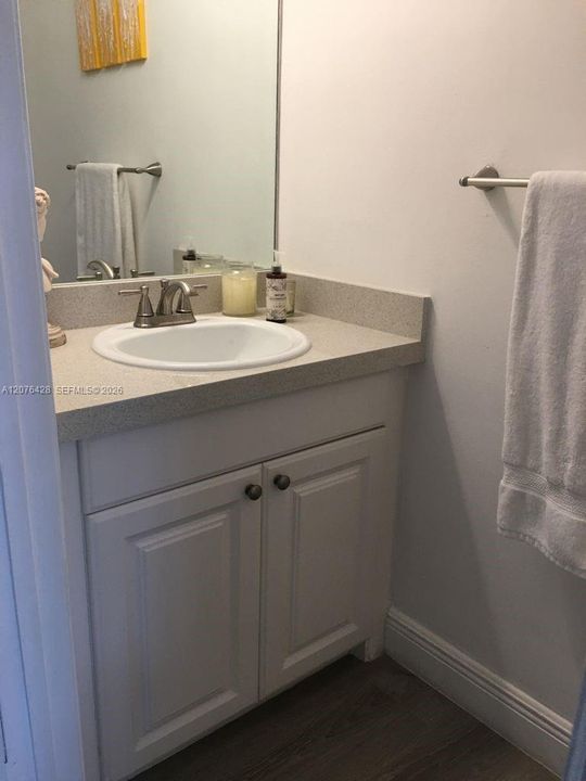 For Rent: $2,750 (2 beds, 2 baths, 1131 Square Feet)