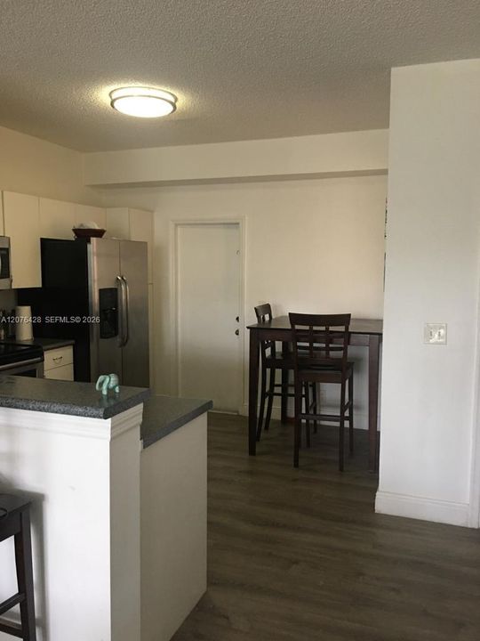 For Rent: $2,750 (2 beds, 2 baths, 1131 Square Feet)