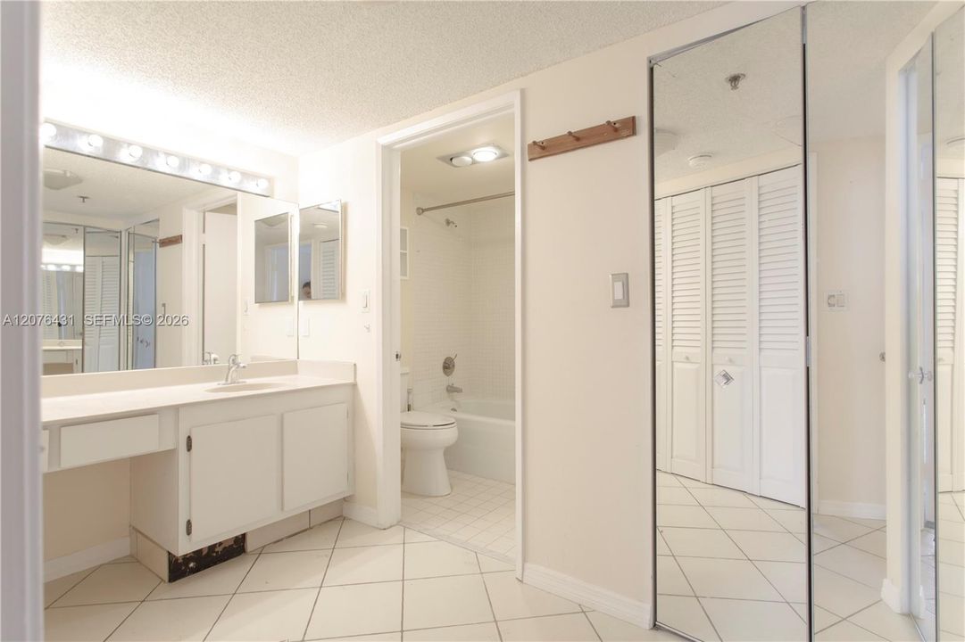 En Venta: $450,000 (2 camas, 2 baños, 1130 Pies cuadrados)